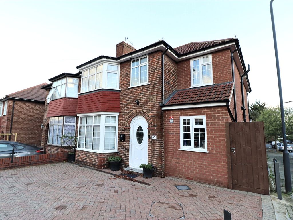 5 bed semidetached house for sale in Crummock Gardens, Kingsbury