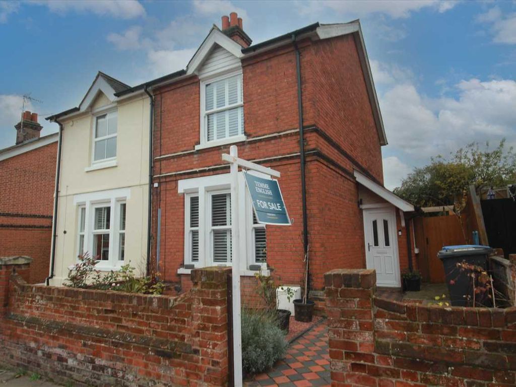3 bed semidetached house for sale in Martin Road, Ipswich IP2, £