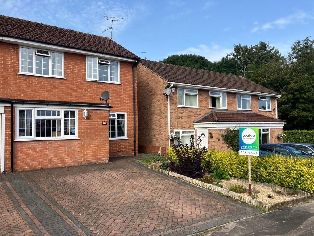 3 bed terraced house for sale in Avenue, Yeovil BA20, £260,000