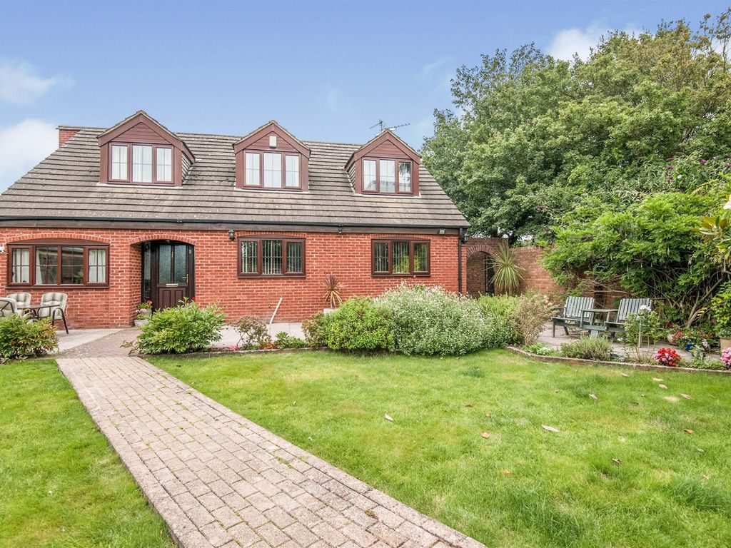 St. Pio Lane, Exeter EX2  