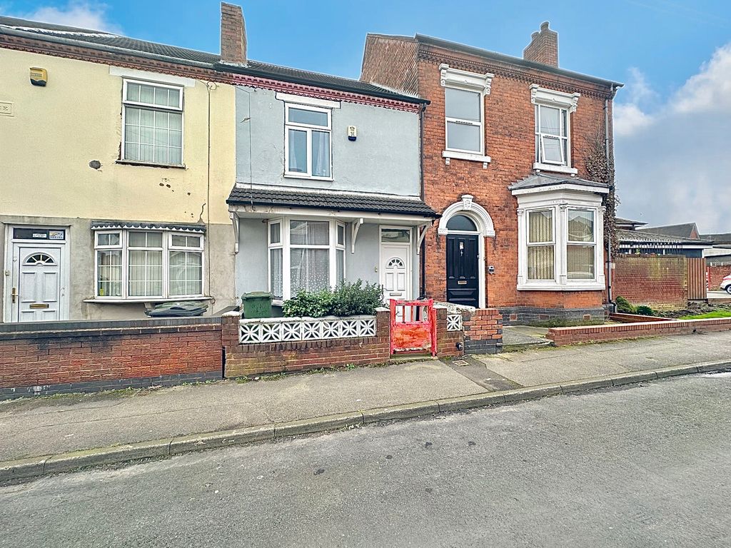 3 bed terraced house to rent in Regent Street, Willenhall WV13, £825