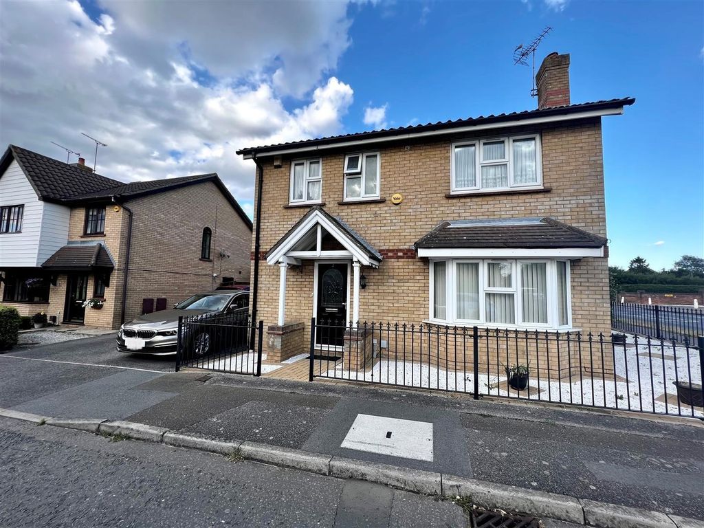 4 bed detached house for sale in Carlyle Gardens, Wickford SS12 Zoopla