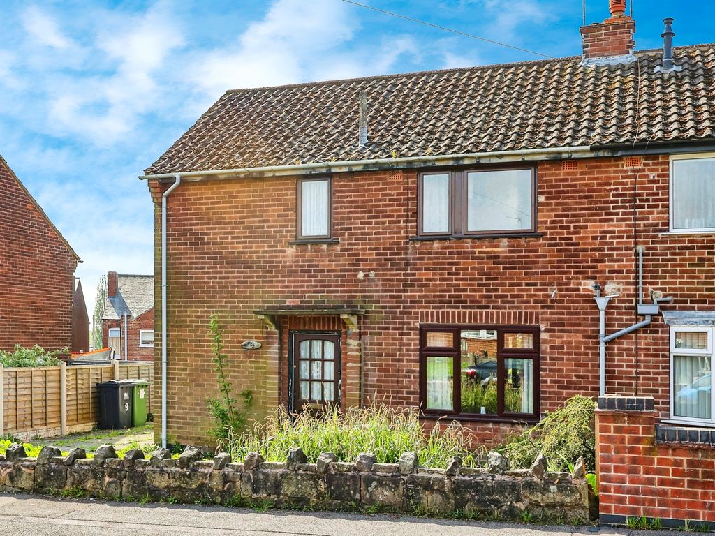 2 bed semidetached house for sale in Oak Avenue, Ripley DE5, £125,000