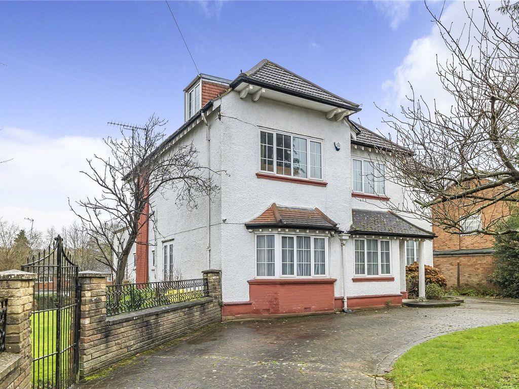 6 bed detached house for sale in Park Road, New EN4, £1,250,000