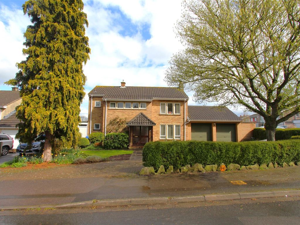 4 bed detached house for sale in Medway Drive, Keynsham, Bristol BS31
