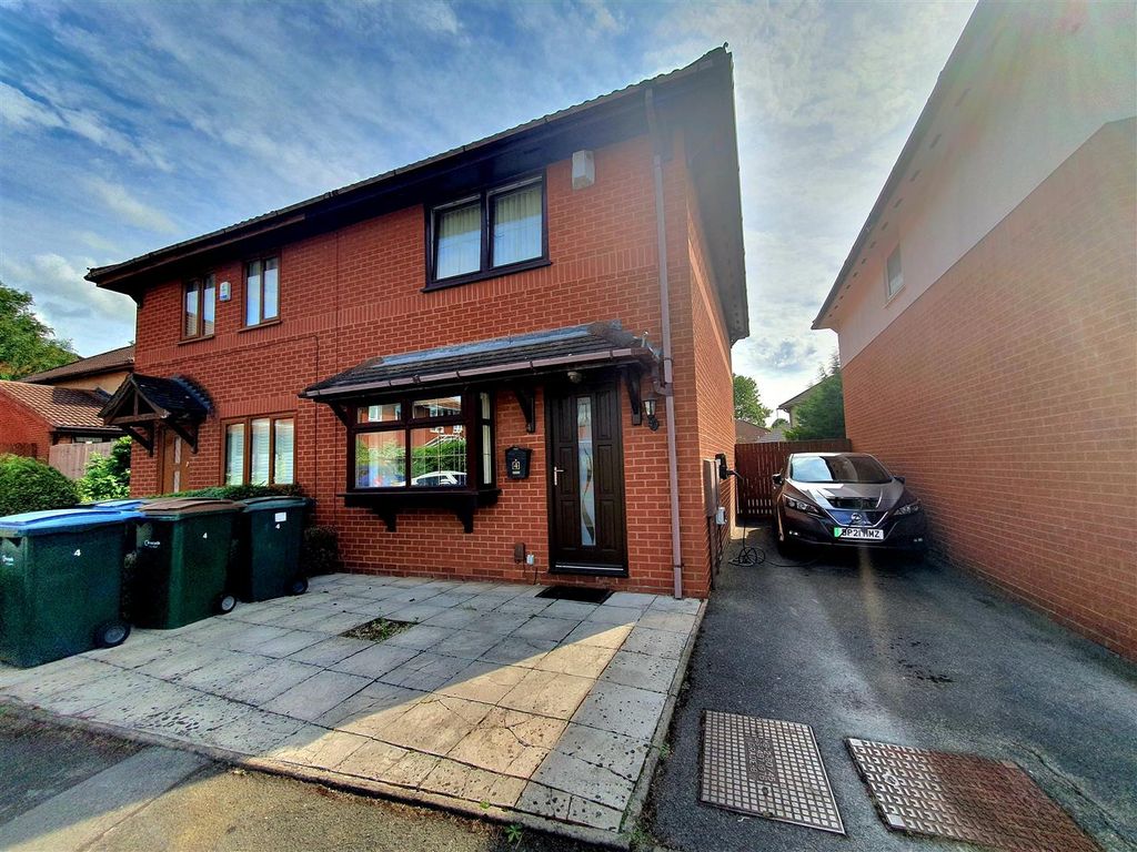 3 bed semidetached house for sale in Canon Hudson Close, Willenhall