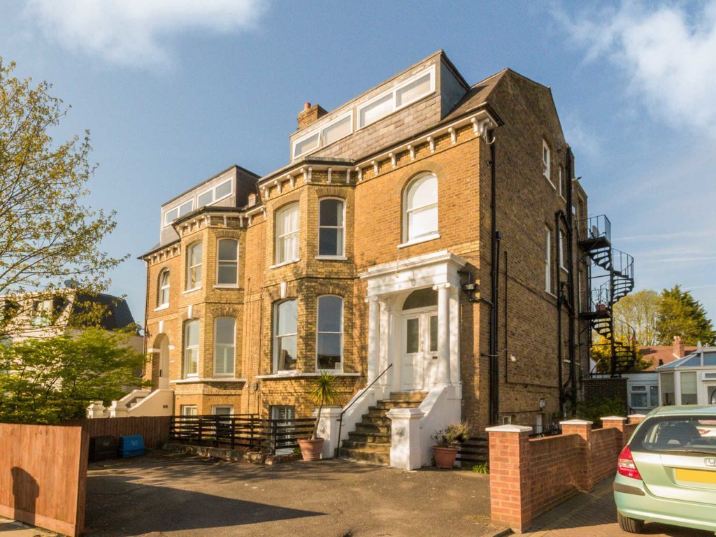 2 bed flat to rent in Stanley Road, Teddington TW11, £1,900 pcm Zoopla