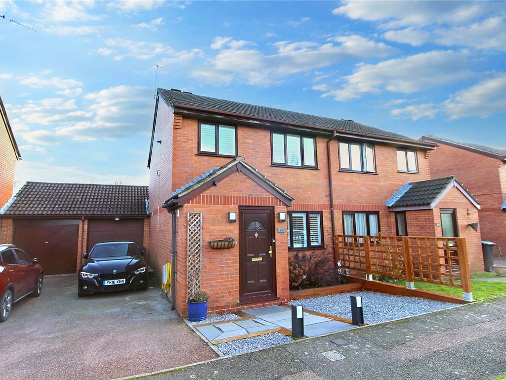 3 bed semidetached house for sale in Gladbeck Way, Enfield, Middlesex