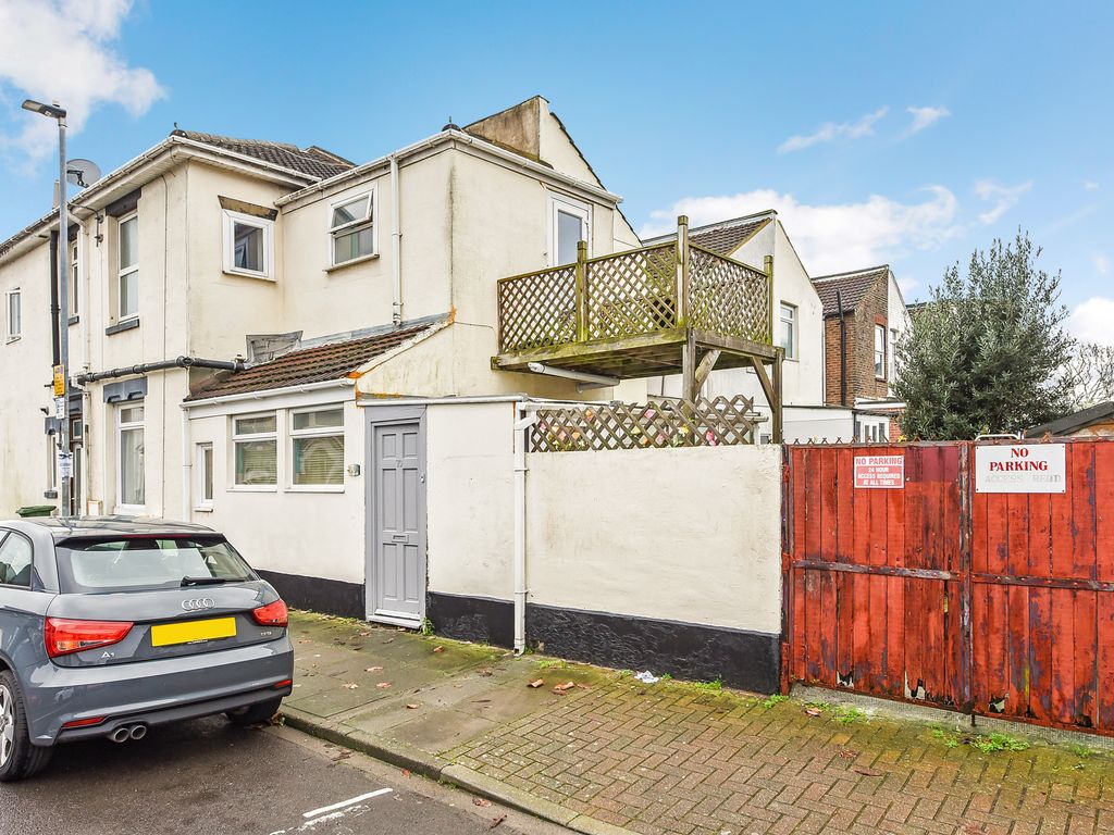 2 bed end terrace house for sale in Prince Albert Road, Southsea PO4