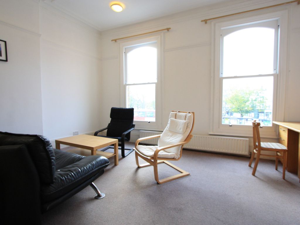 1 bed flat to rent in Clapham Common South Side, Clapham Common SW4, £