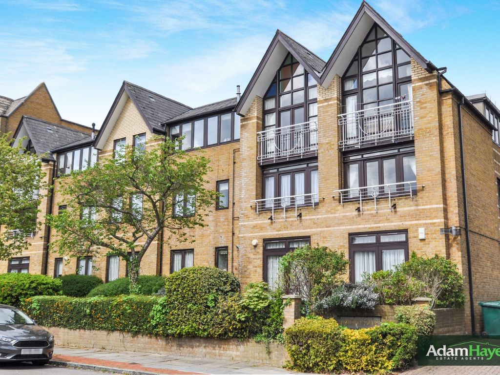 2 bed flat for sale in Hamilton Square, Sandringham Gardens, London N12