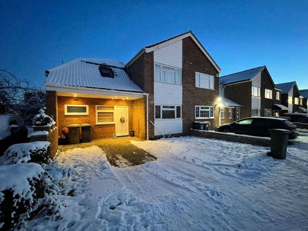 4 bed property to rent in Plumpton Close, Luton LU2 Zoopla