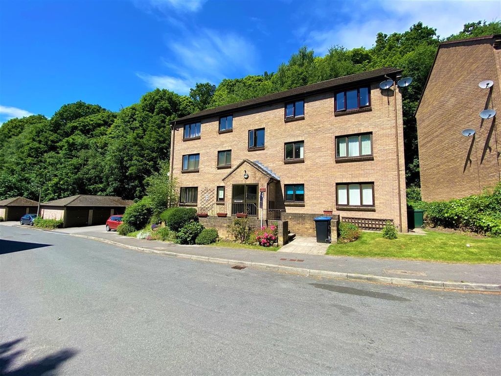 2 bed flat for sale in Baildon Wood Court, Baildon, Shipley BD17, £