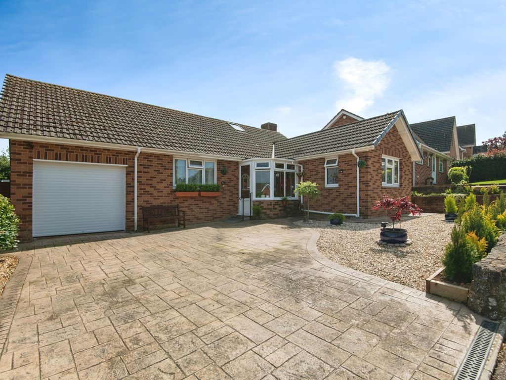 3 bed bungalow for sale in Balfours, Sidmouth, Devon EX10, £615,000
