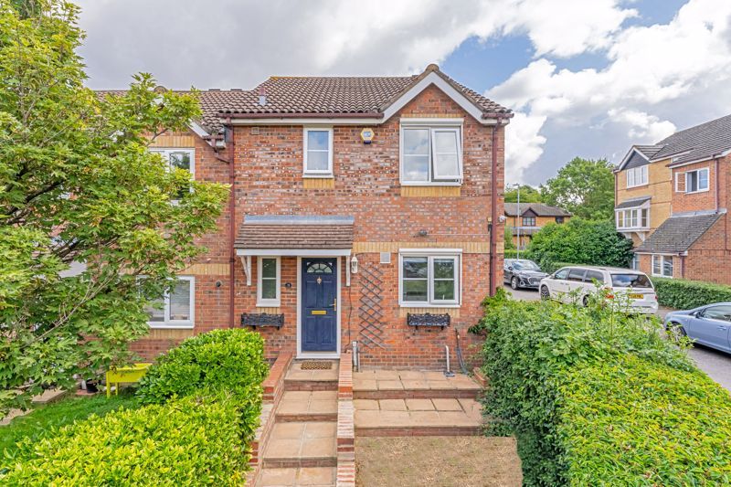 3 bed end terrace house to rent in Donald Woods Gardens, Tolworth