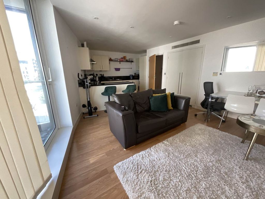 2 bed flat to rent in Basin Approach, London E16, £1,950 pcm Zoopla