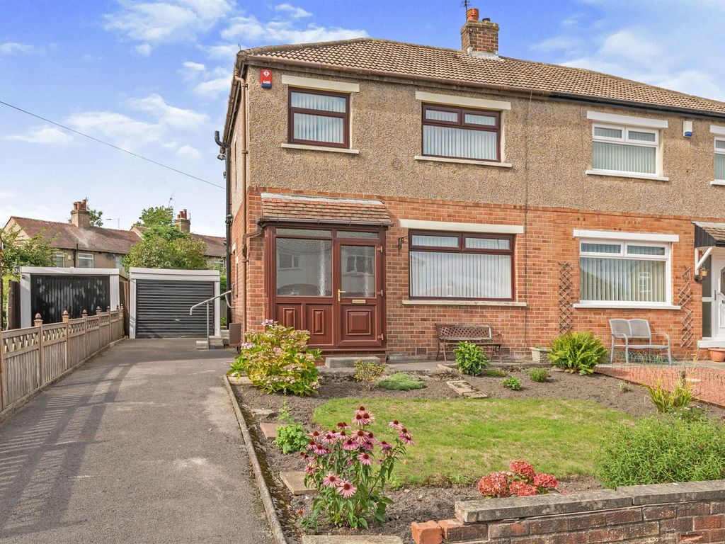 3 bed semidetached house for sale in Sal Nook Close, Low Moor