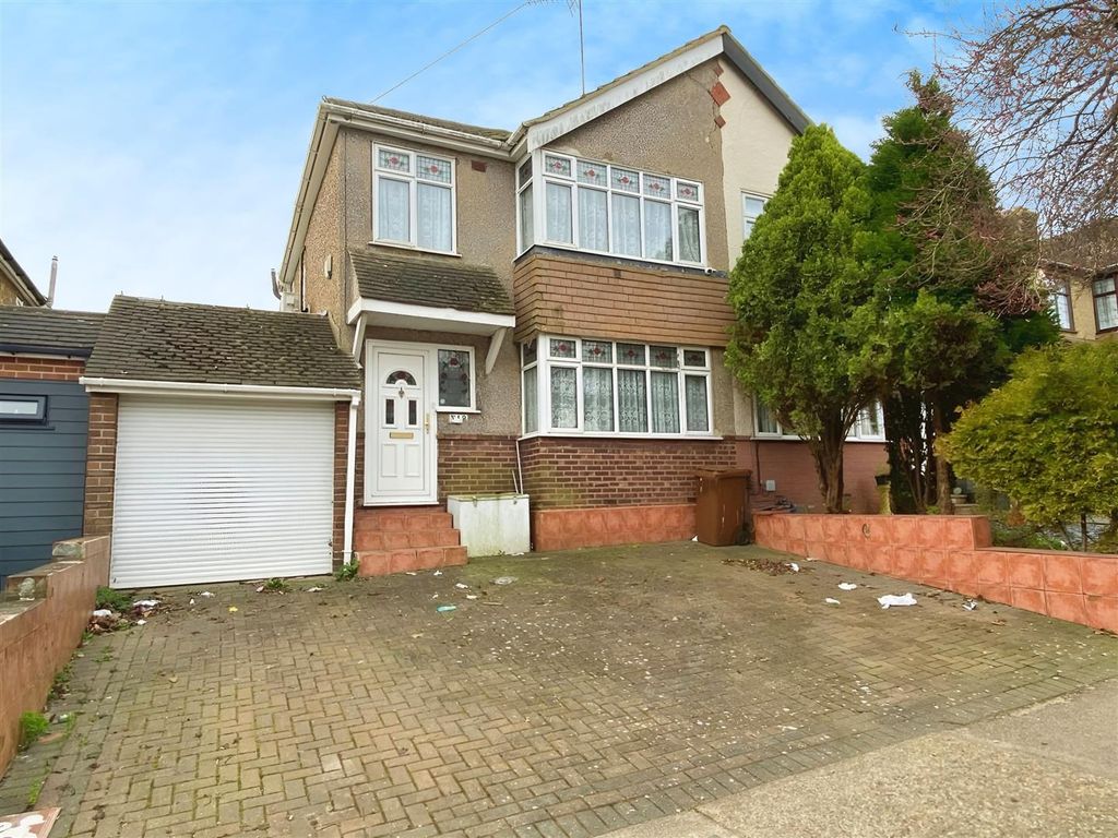 3 bed semidetached house for sale in Valley View Road, Rochester ME1