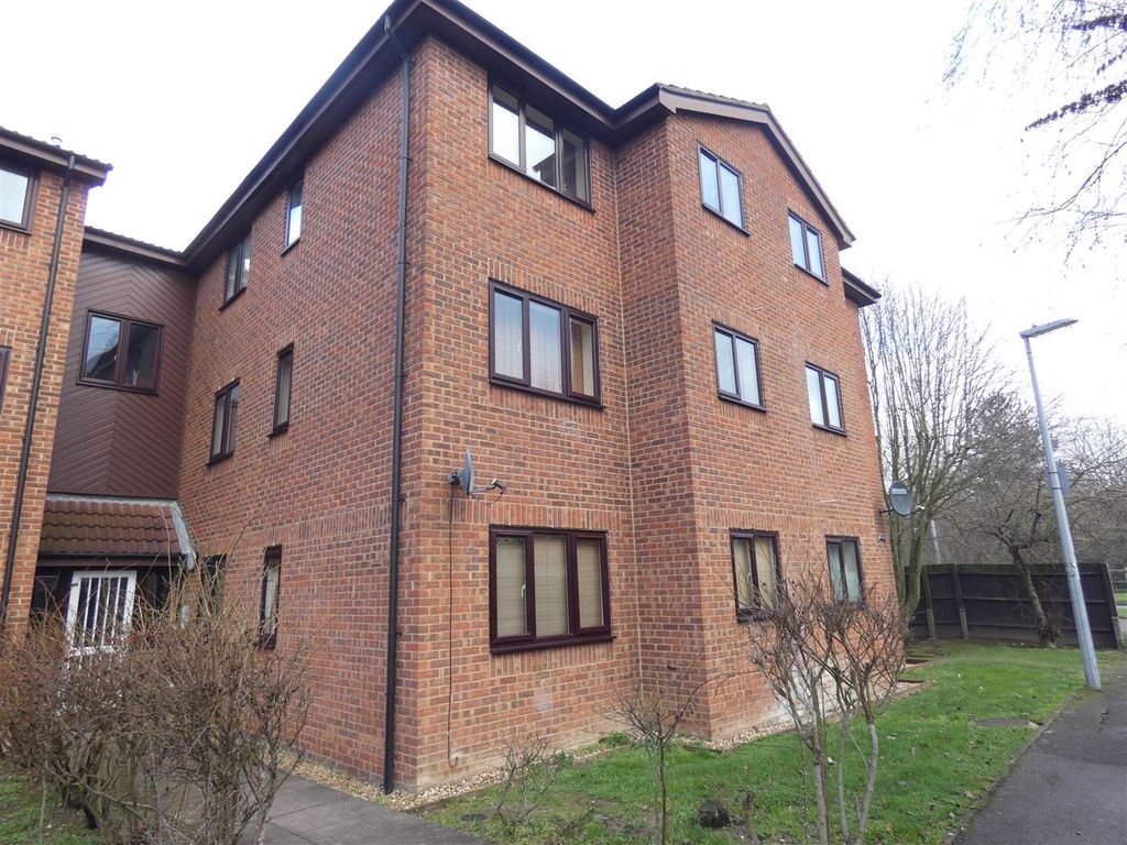 1 bed flat to rent in Speedwell Close, Cherry Hinton, Cambridge CB1, £1,100 pcm Zoopla