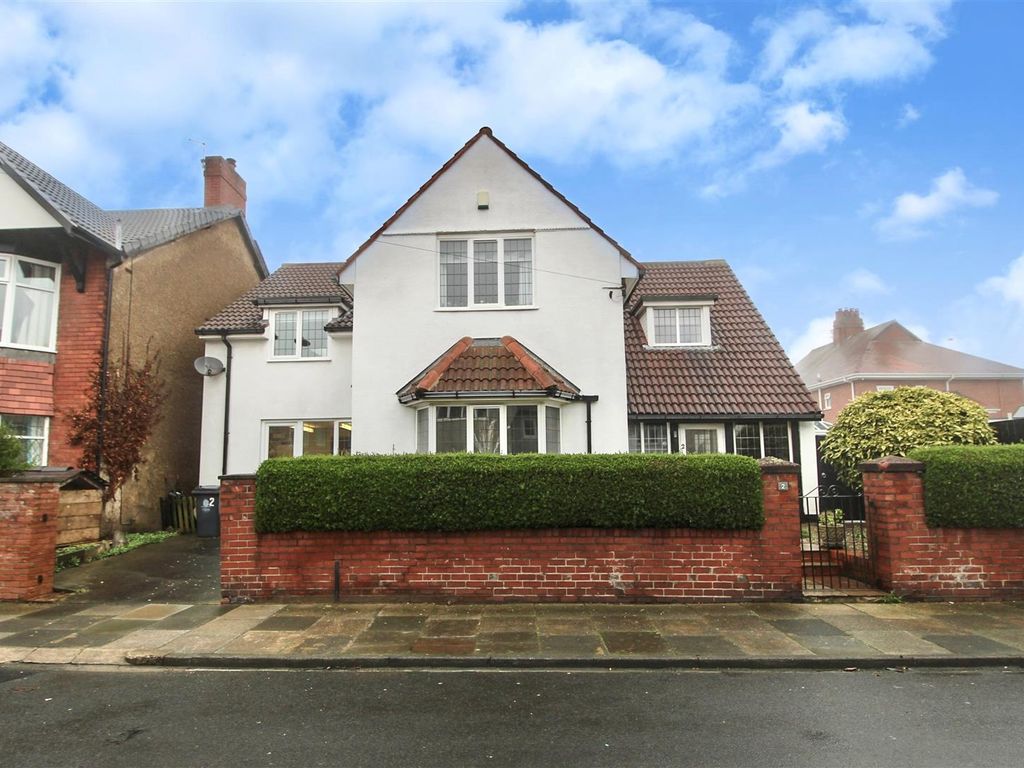 5 bed detached house for sale in High View, Wallsend NE28, £435,000