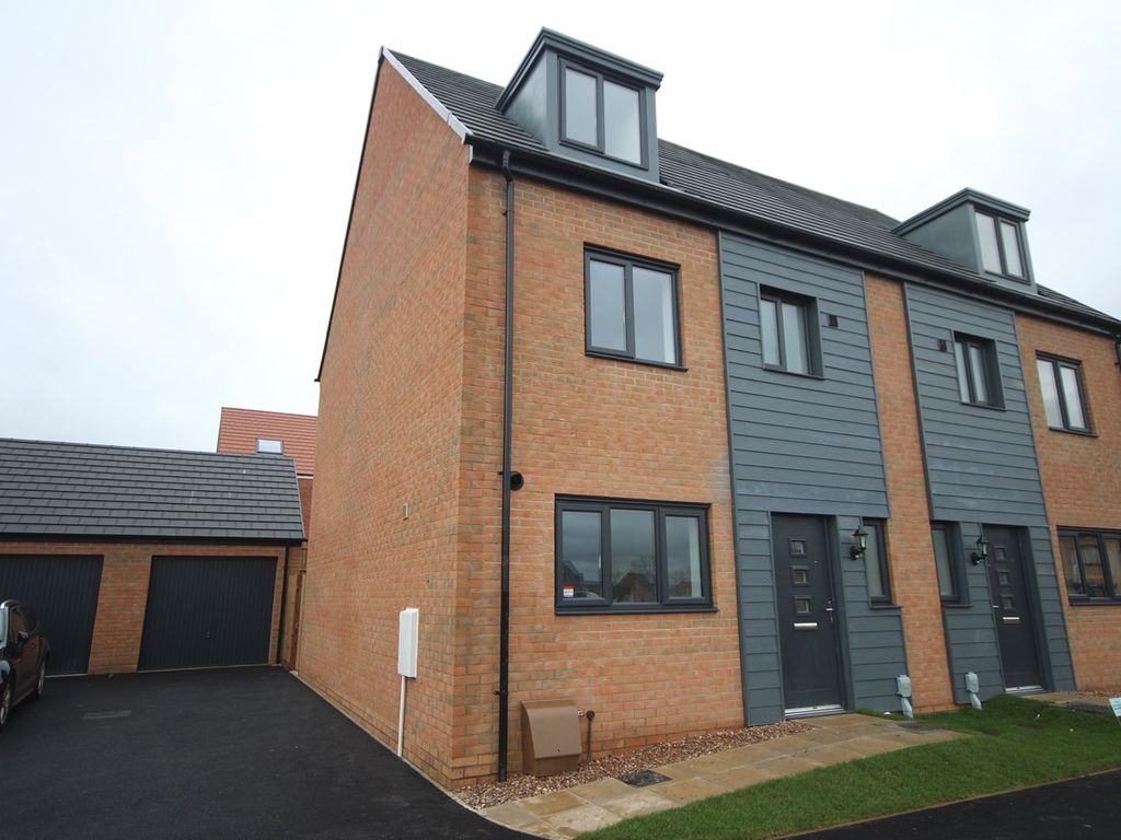 3 bed semidetached house to rent in Thornton Avenue, Kettering NN15