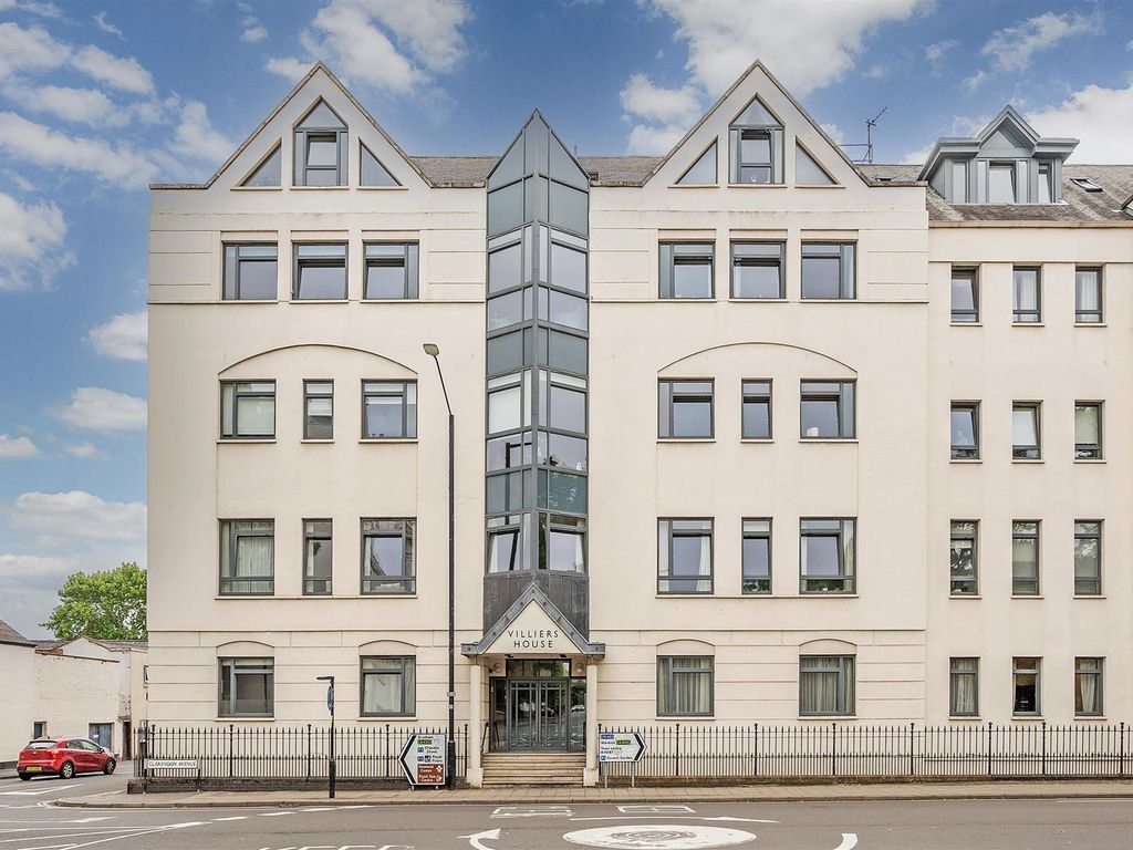 2 bed flat for sale in Villiers House, Clarendon Avenue, Leamington Spa