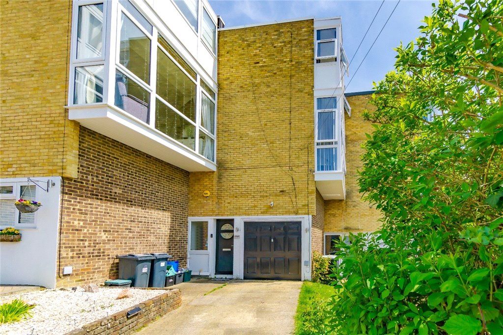 3 bed detached house for sale in Sunningvale Avenue, Westerham, Kent TN16, £425,000 Zoopla