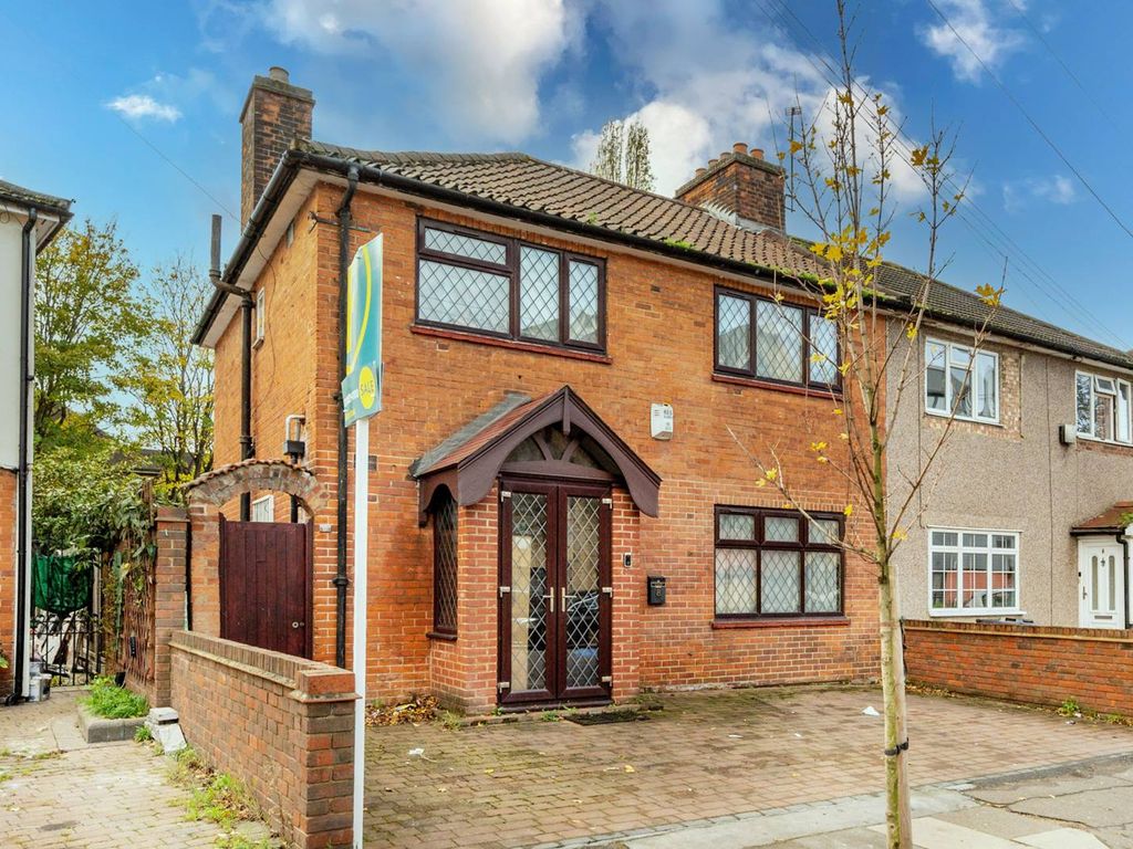 4 bed terraced house for sale in Bramley Crescent, Ilford IG2 Zoopla