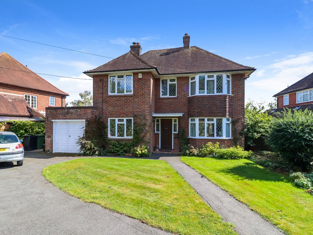 3 bed detached house for sale in Chartridge Lane, Chesham