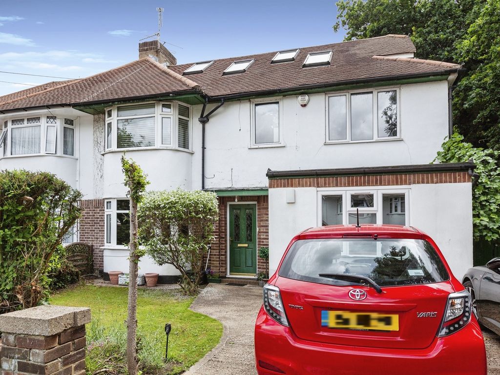 8 bed semidetached house for sale in Parkland Avenue, Langley, Slough