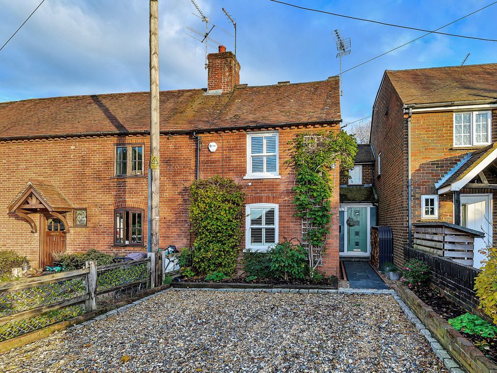 2 bed end terrace house for sale in Wrecclesham Hill, Wrecclesham