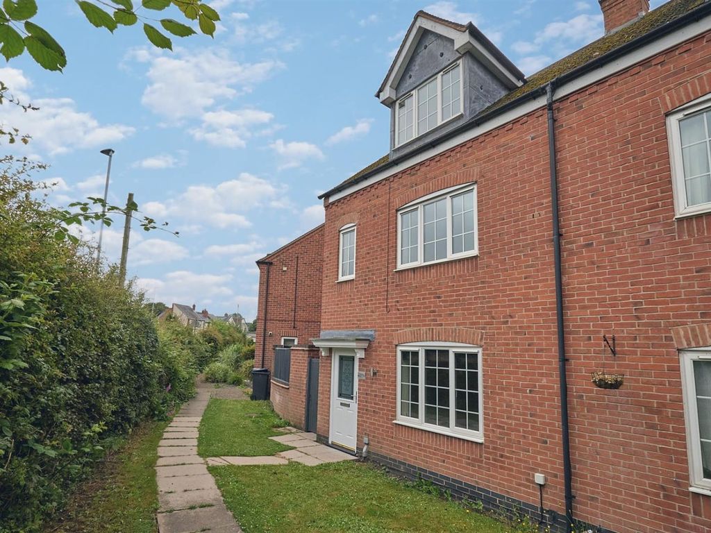 4 bed semidetached house for sale in Kirkby Road, Barwell, Leicester