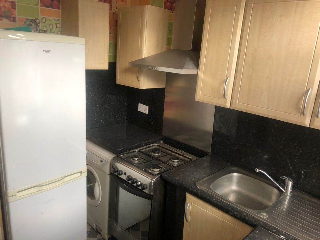 3 bed terraced house to rent in Lingwood Terrace, Bradford, West