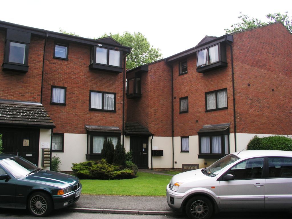 2 bed flat to rent in Wheatley Close, Hendon NW4 Zoopla