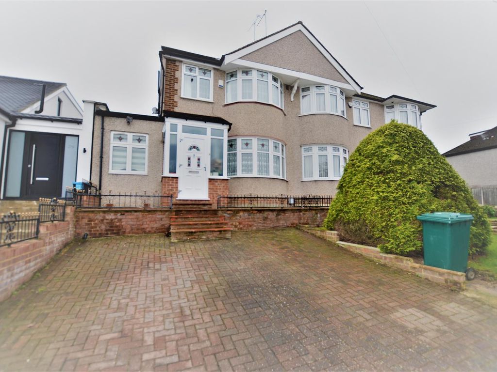 4 bed semidetached house to rent in Haslemere Avenue, East