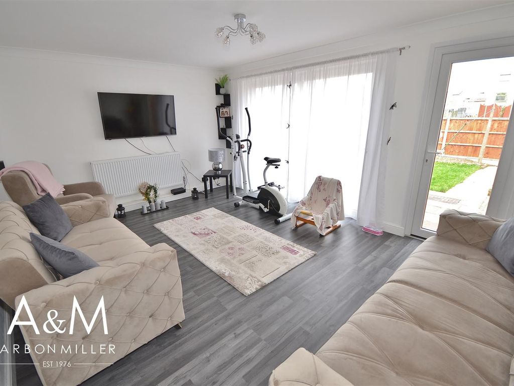 4 bed terraced house for sale in Limes Avenue, Chigwell IG7 Zoopla