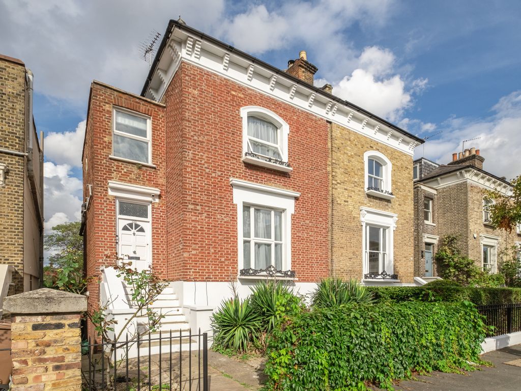 5 bed semidetached house for sale in Buckingham Road, London N1, £