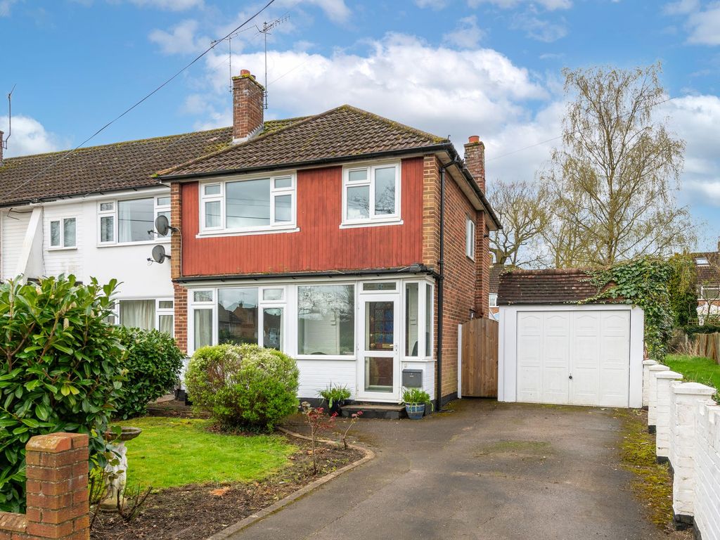 3 bed end terrace house for sale in Reeve Road, Reigate RH2, £500,000