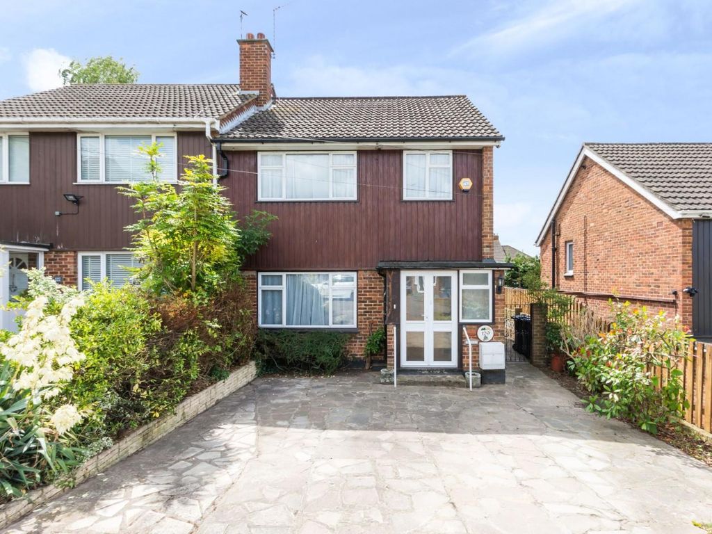 4 bed property for sale in Coombfield Drive, Dartford DA2, £415,000