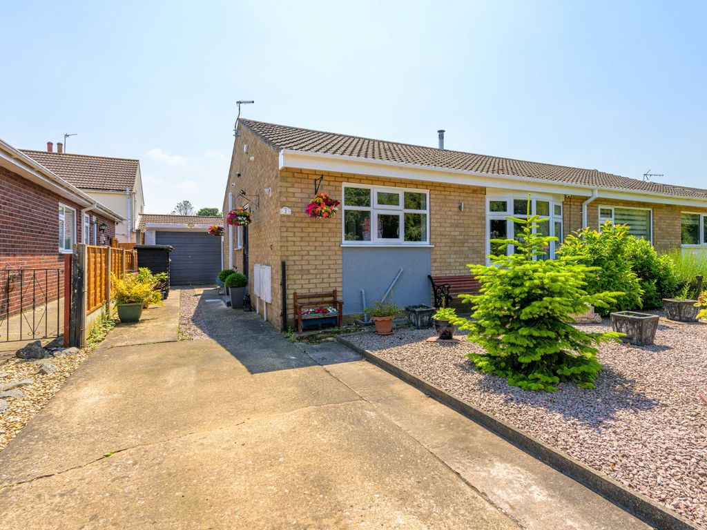 2 bed semidetached bungalow for sale in Avenue, Burgh Le Marsh