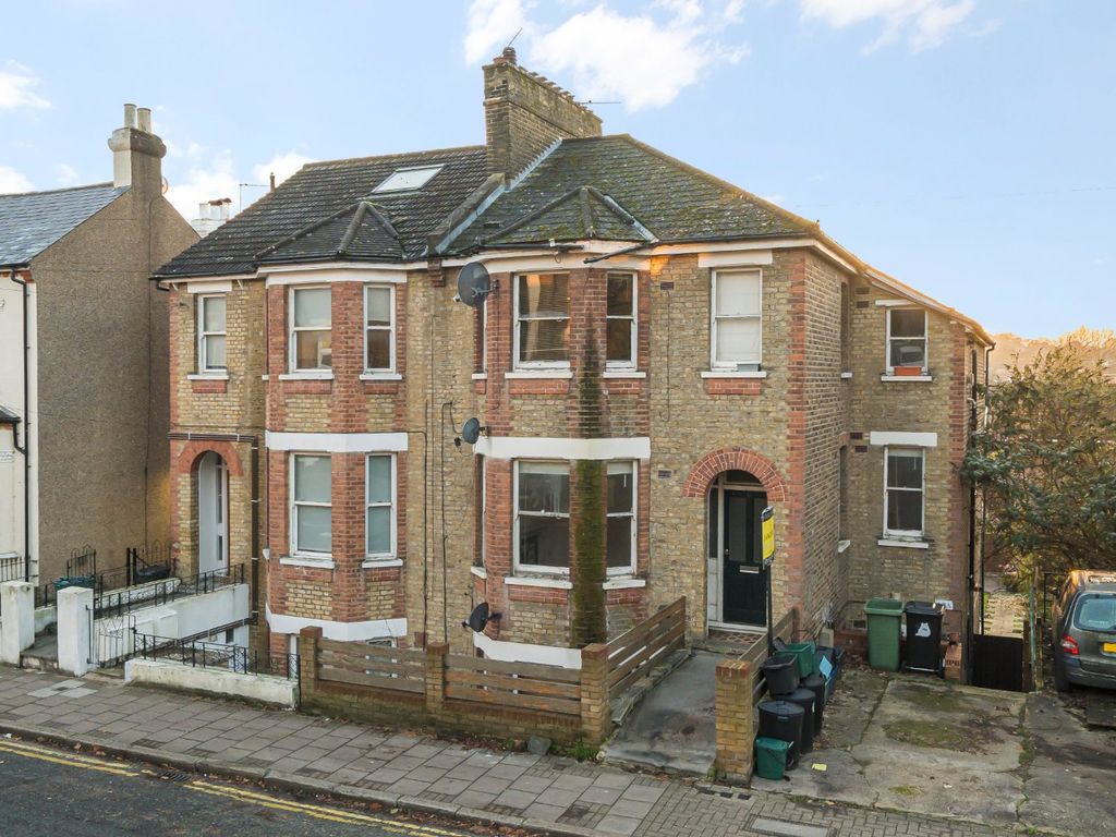 2 bed flat for sale in Ravensbourne Road, Bromley BR1 Zoopla