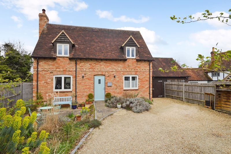 3 bed detached house for sale in Bates Lane, Weston Turville, Aylesbury