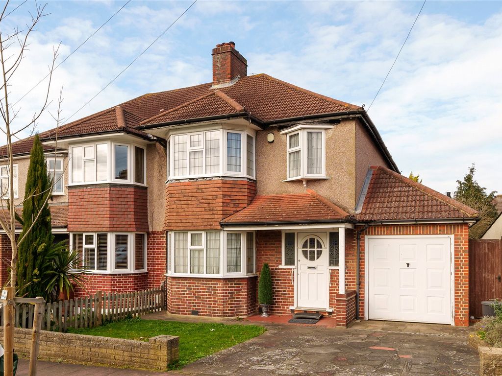 3 bed semidetached house for sale in Hawkhurst Way, West Wickham BR4