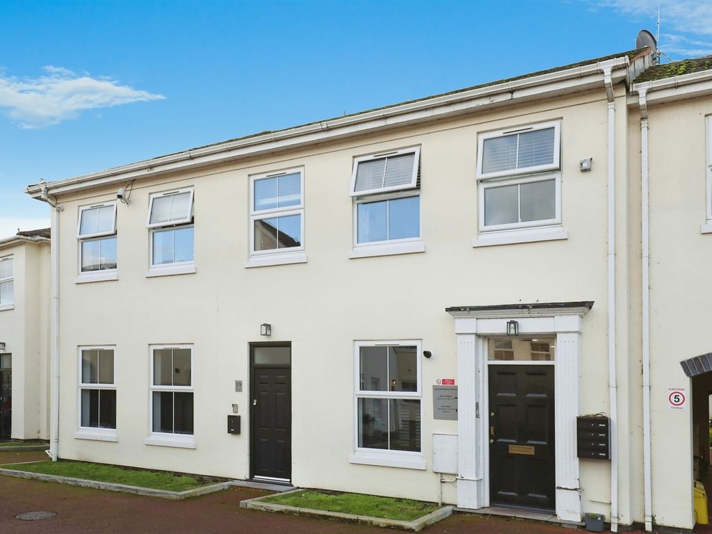 2 bed flat for sale in Walton Road, Wellesbourne, Warwick CV35, £