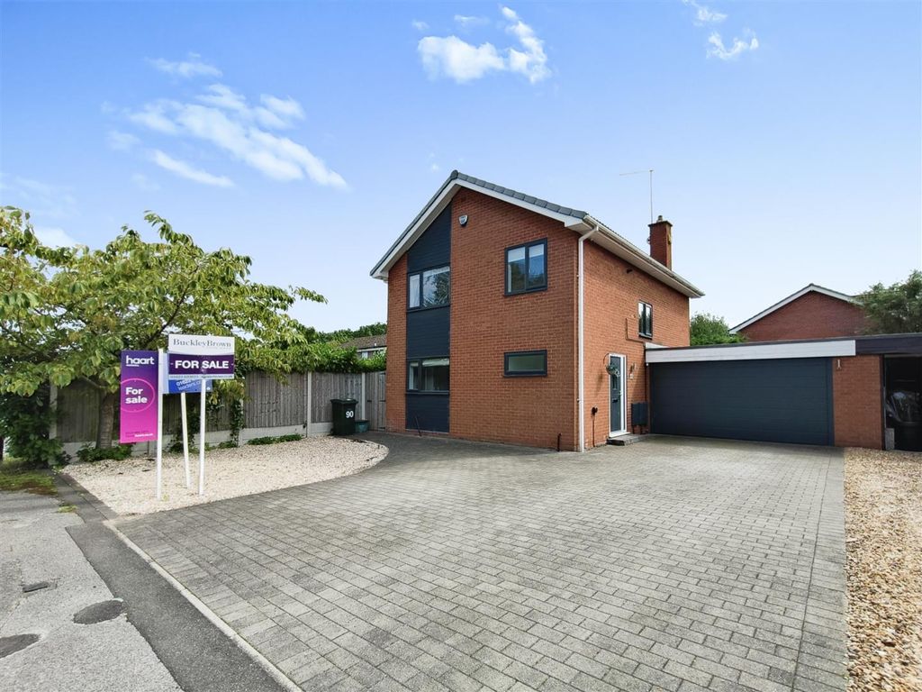 4 bed detached house for sale in Church Drive, Ravenshead, Nottingham