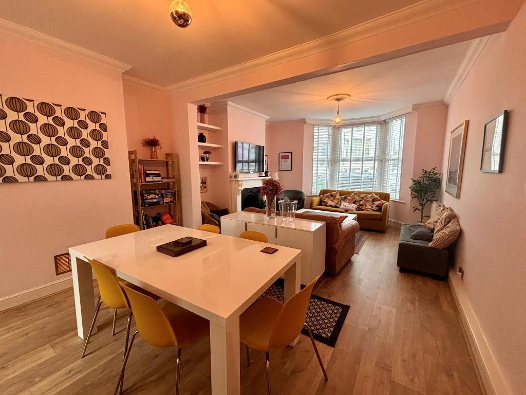 2 bed flat to rent in Montgomery Street, Hove BN3, £1,600 pcm Zoopla