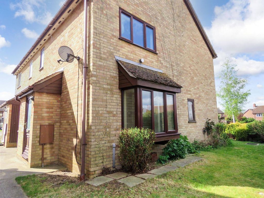 1 bed detached house to rent in All Saints Way, Sawtry, Huntingdon