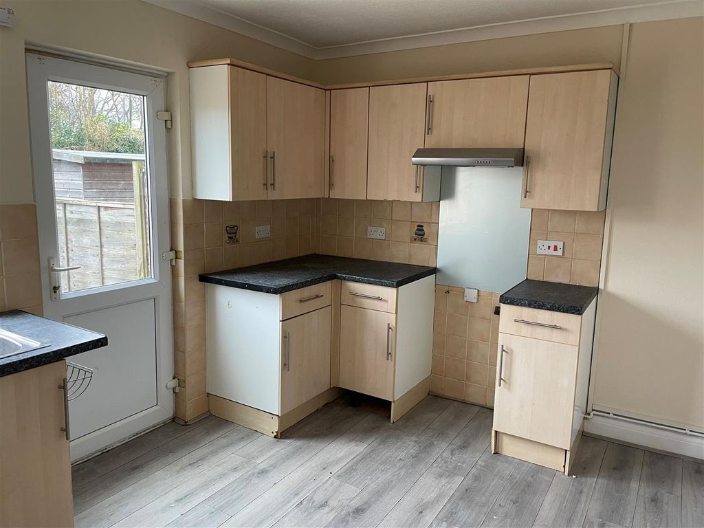 2 bed terraced house to rent in Conbar Avenue, Rustington