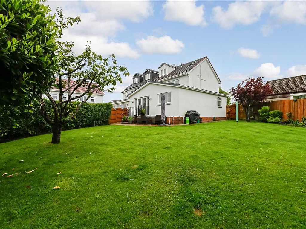 4 bed semidetached house for sale in Lindsay Road, Village, East