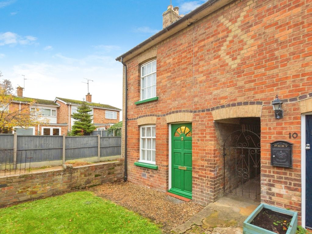 2 bed end terrace house for sale in Victoria Terrace, Leedon, Leighton